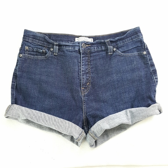 3/$30 // LEVI'S 512 Cut Off High-Rise Jean Shorts - Picture 3 of 6